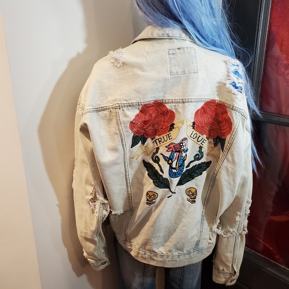 Zara Men's Baggy Ripped Acid Wash Jean Jacket w Embroidery